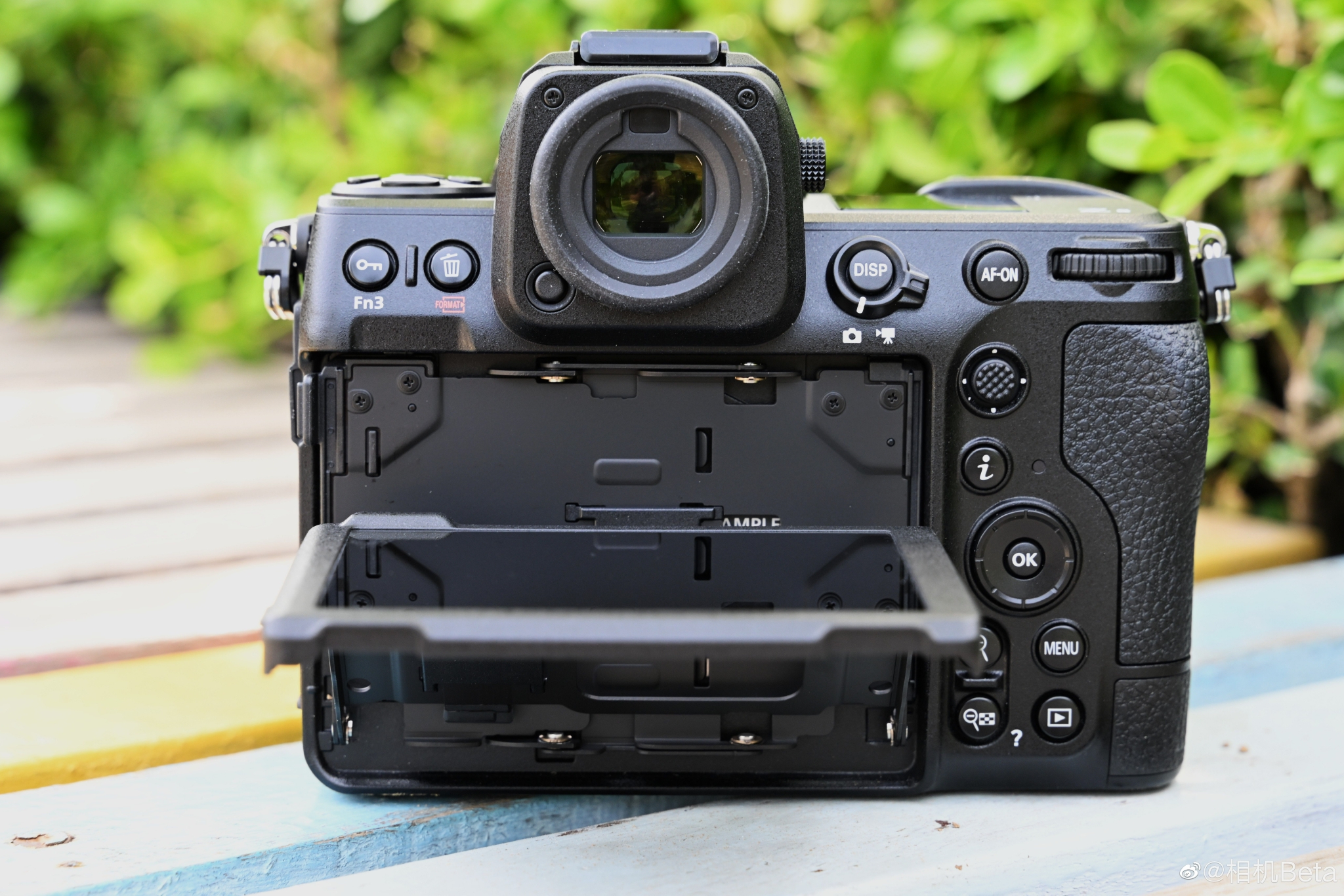 尼康z 8采用和z 9一样的4轴翻转屏设计……|翻转屏|尼康|摄影师_新浪