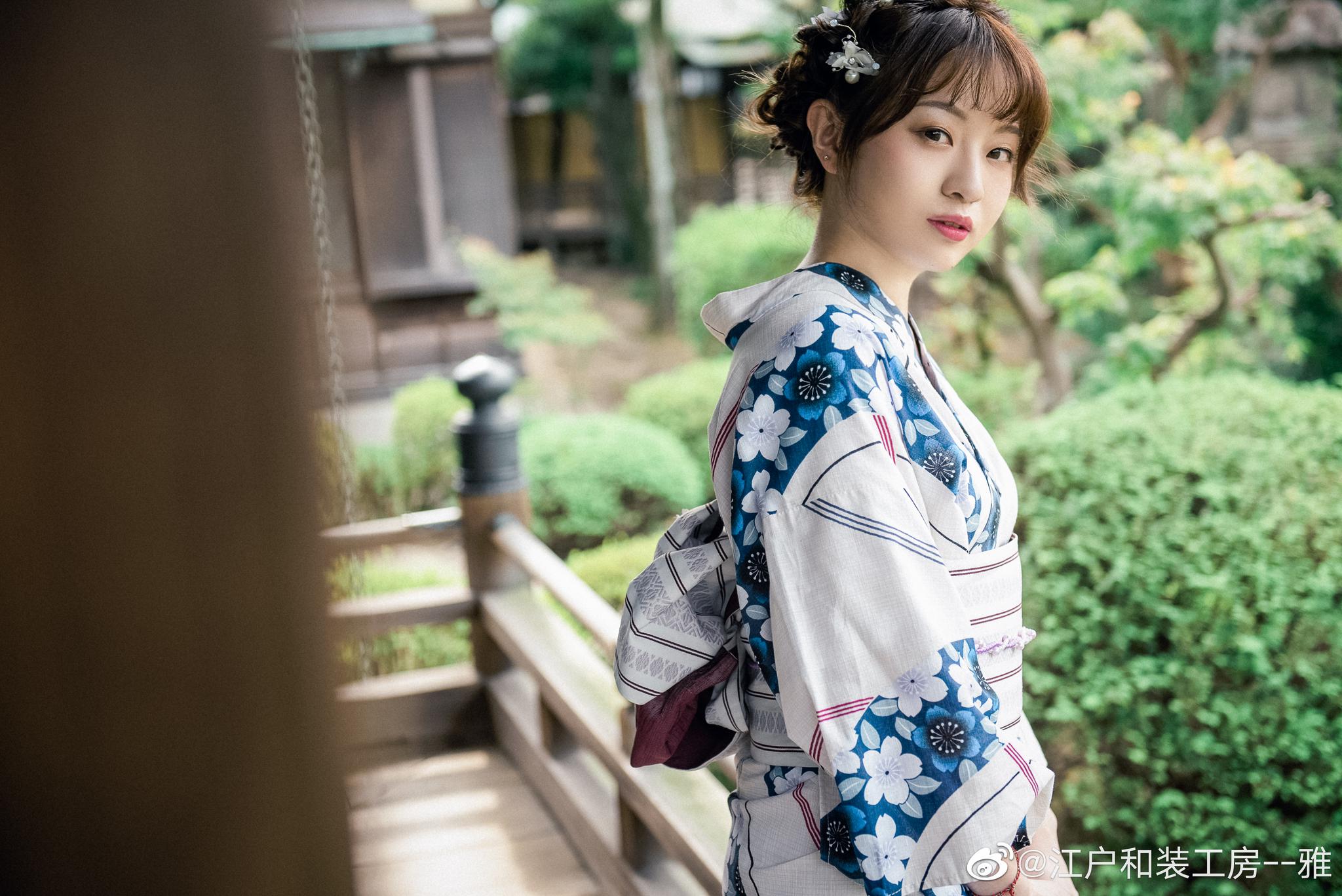 超级有海街日记风的蓝白配色浴衣少女的樱花花纹搭配温柔的紫色条