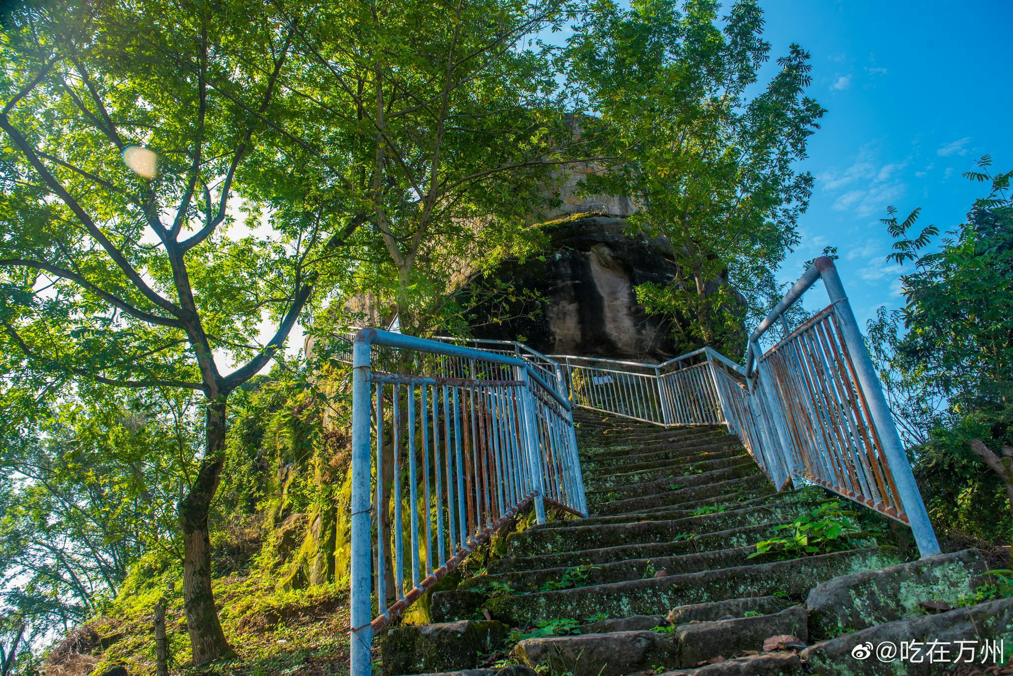 天城依空的天子城是万州八景之一