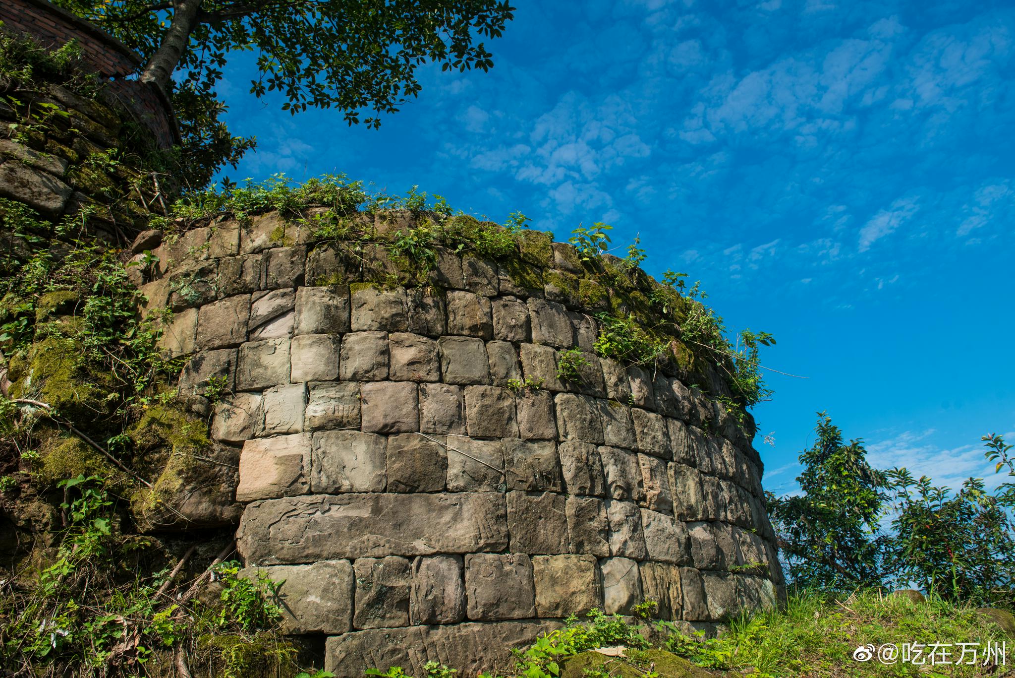 天城依空的天子城是万州八景之一