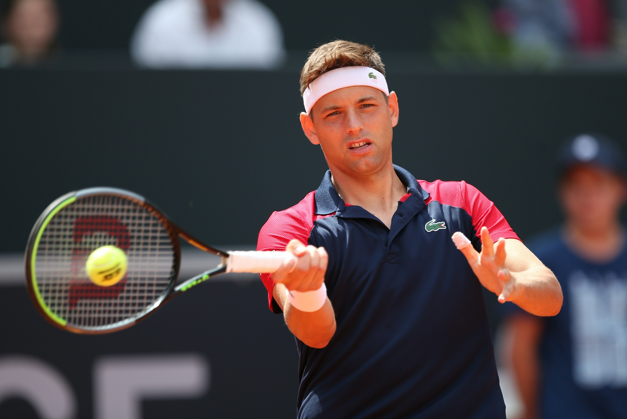 汉堡赛,塞尔维亚帅哥克拉吉诺维奇2-6/4-6不敌布斯塔,四进巡回赛决赛