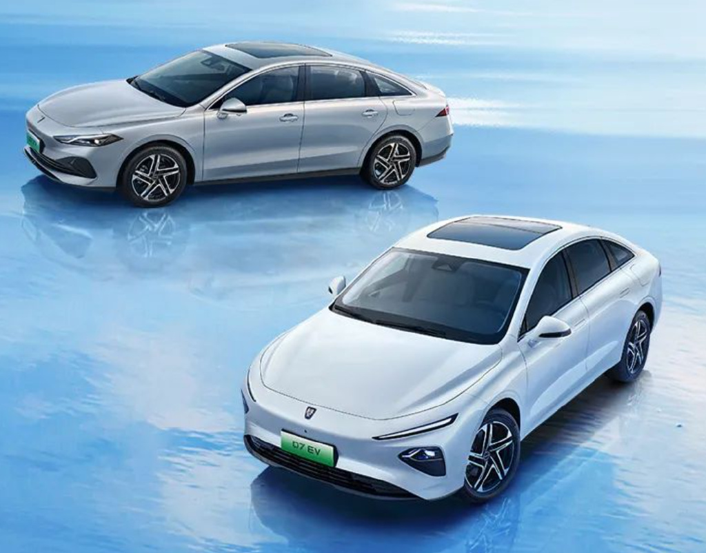 荣威d7正式推出提供插电混动和纯电版本上市权益价1218万起