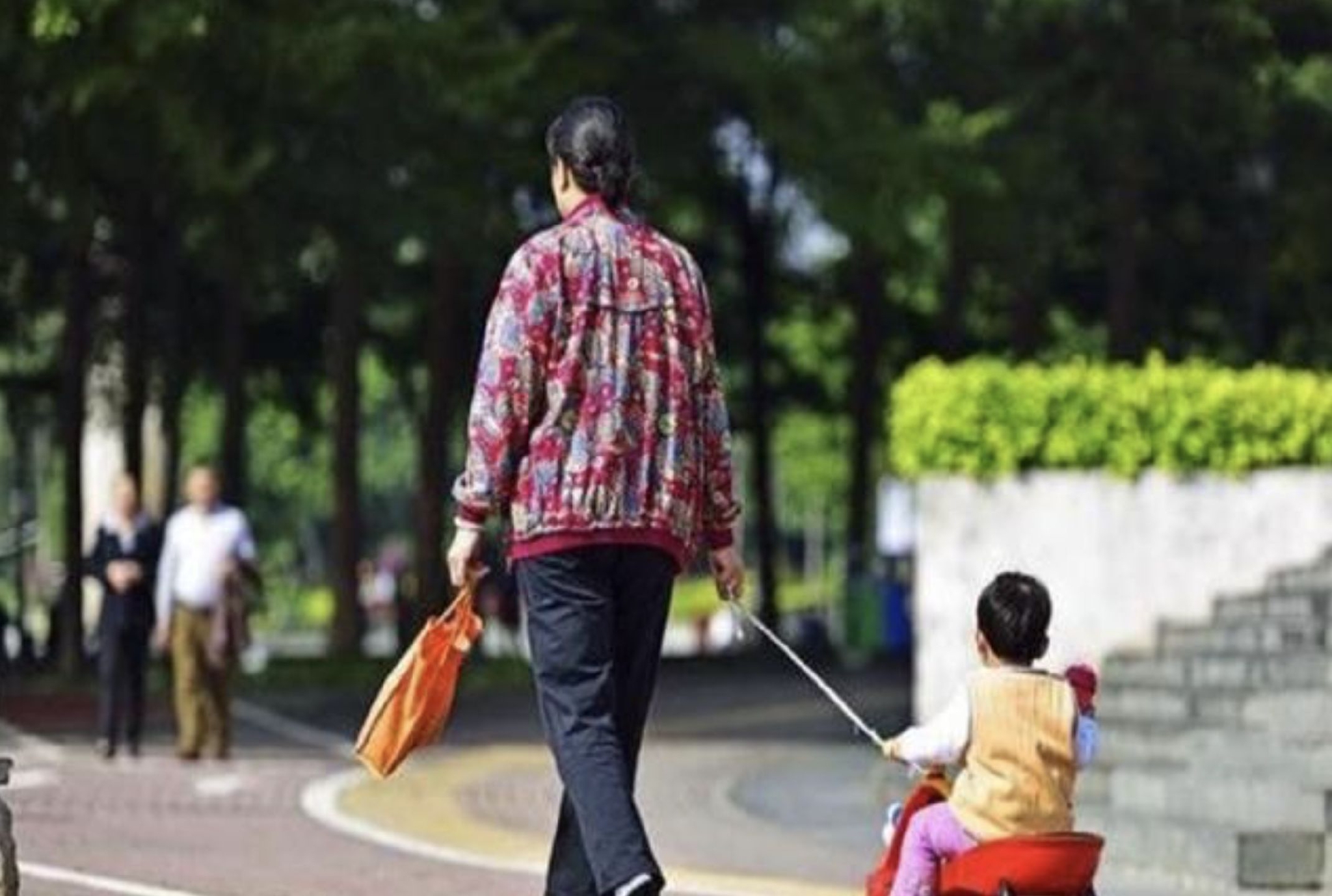 “再有时间精力,也别帮女儿带娃”,老人含泪忠告:获得众人认同休闲区蓝鸢梦想 - Www.slyday.coM “再有时间精力,也别帮女儿带娃”,老人含泪忠告:获得众人认同休闲区蓝鸢梦想 - Www.slyday.coM