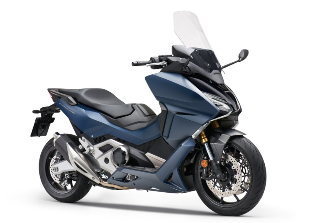 本田正式发布目前排量最大的双缸踏板佛沙750,电控配置丰富