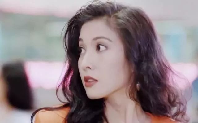 冻龄女神李婉华,如今她52岁女儿都十七岁了,样子比周慧敏还嫩