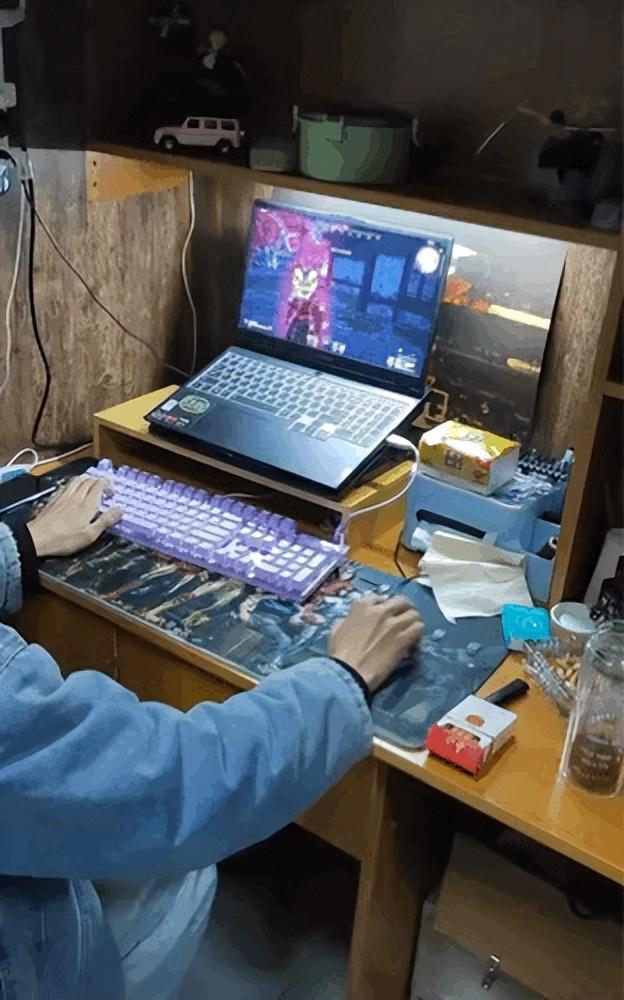 只有三台电脑同宿舍四人却能开黑永劫无间怎么做到的