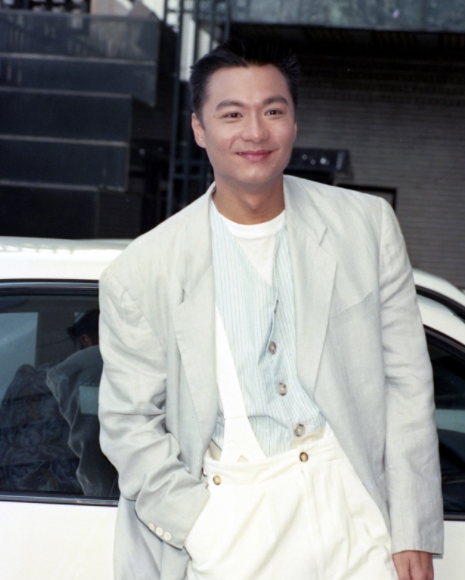 老戏骨林俊贤罕晒旧照,虽青涩也难掩帅气依旧,令人梦回李世民