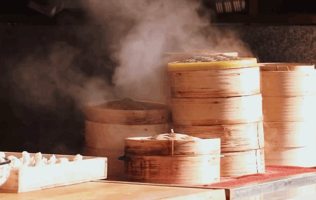 寒冷冬日小镇的烟火气暖暖的