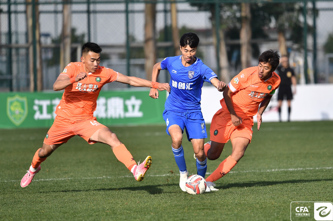 中乙冲甲|邓卓翔任意球破门,武汉三镇2比1北京理工首回合占优!