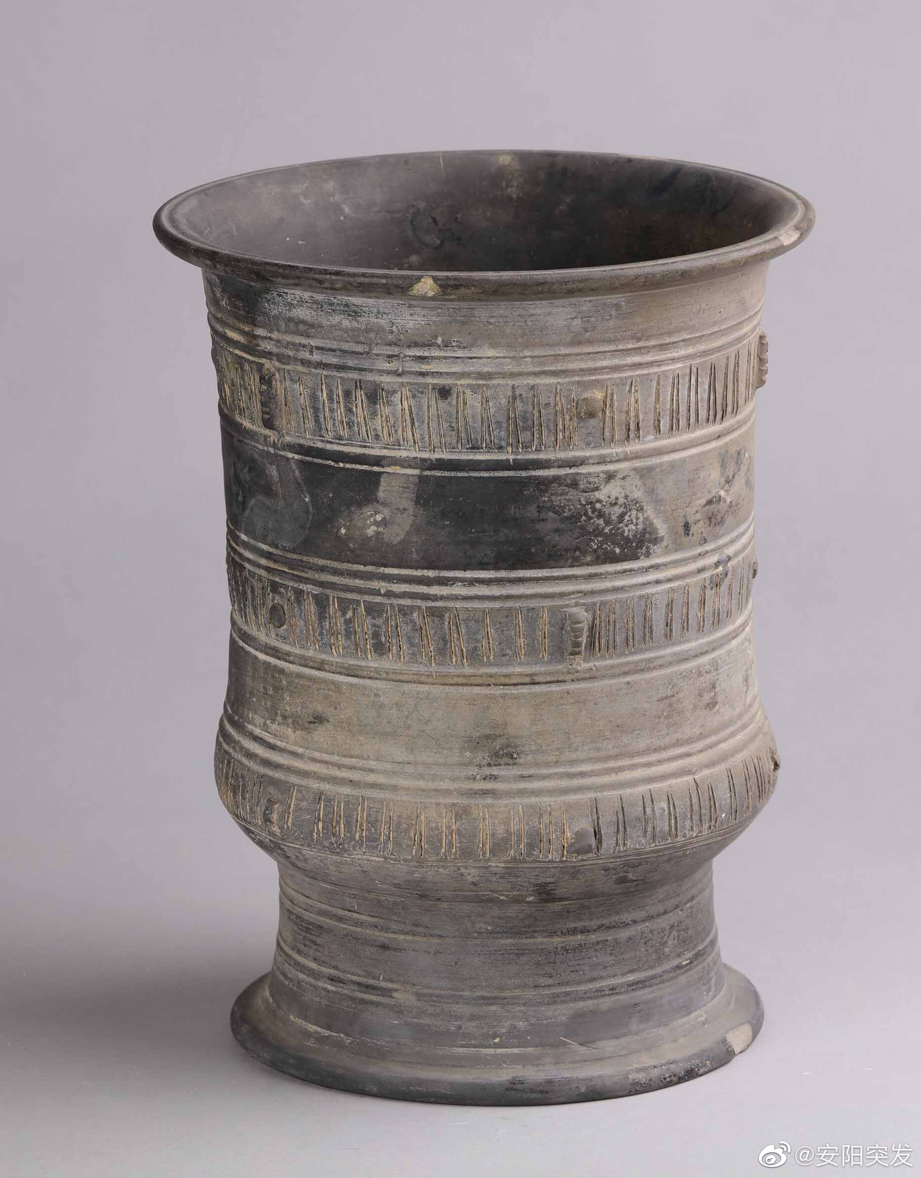 安阳 相州寻珍·安阳博物馆藏——商代晚期黑陶圈足尊
