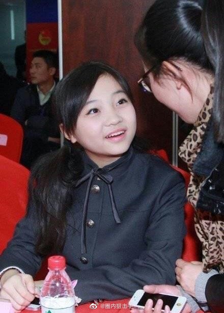 林妙可亮相北影节闭幕红毯,真的是长大了呀……|北影节|林妙可|可爱