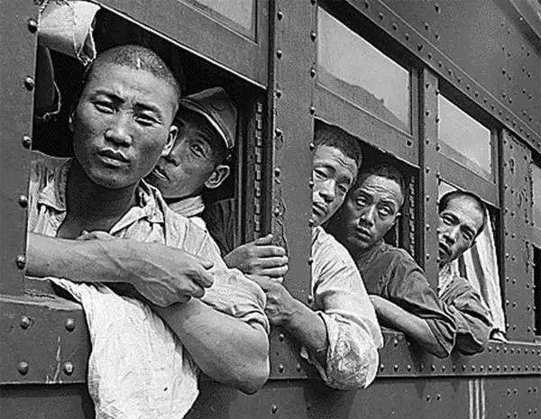 1946年西伯利亚的战俘营里大约有60万日本关东军战俘