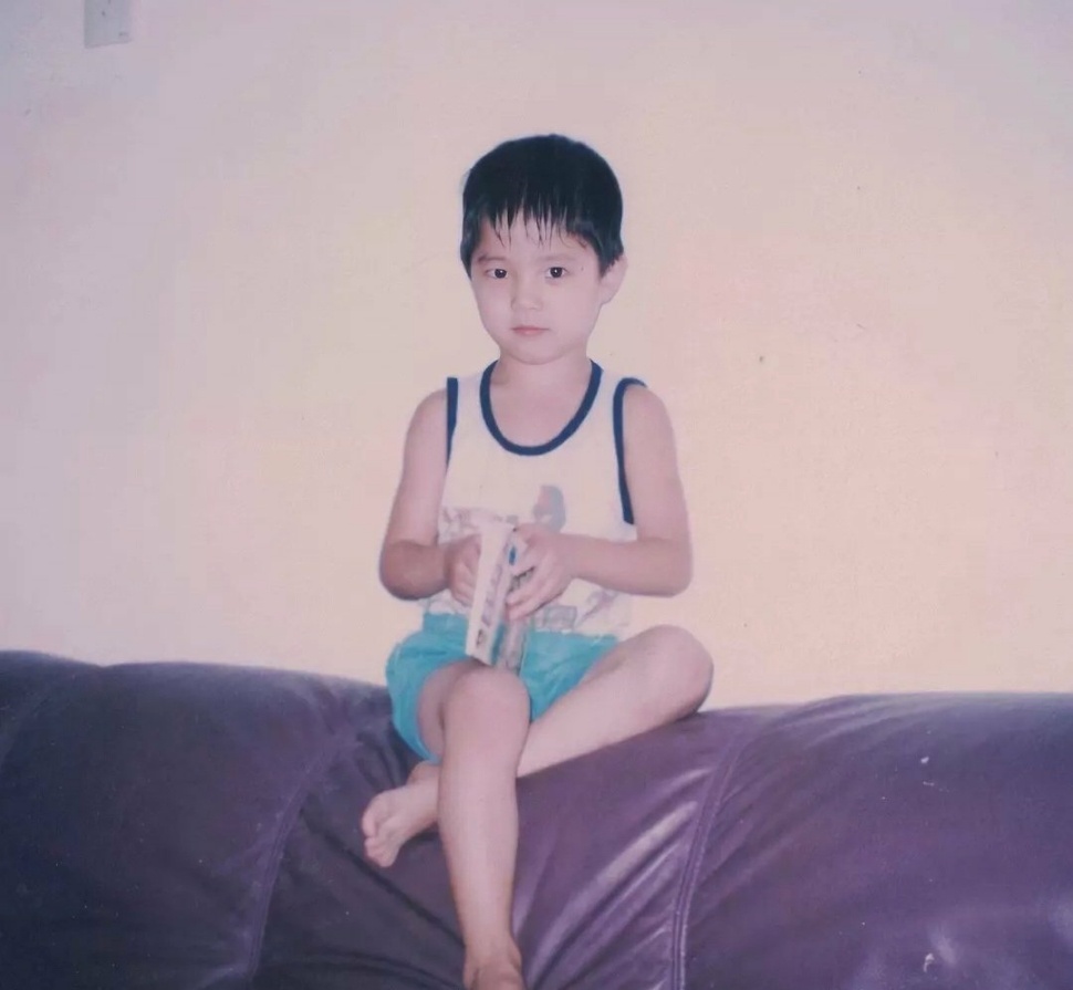 刘昊然童年旧照曝光,肉嘟嘟的小脸蛋这也太可爱了吧!