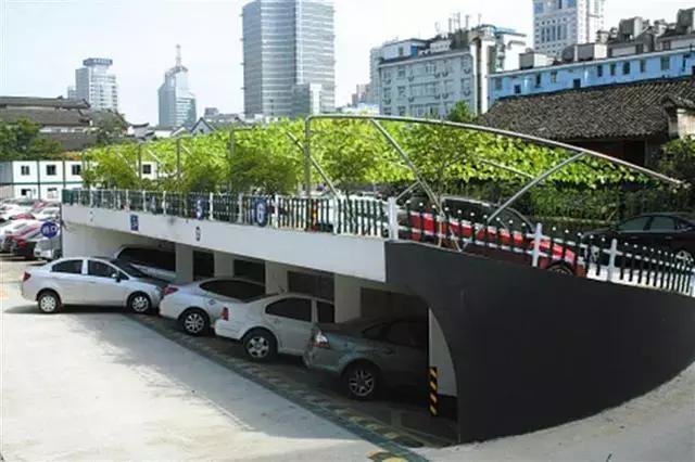 据说这种平面斜置式停车库空间提升65真能缓解压力