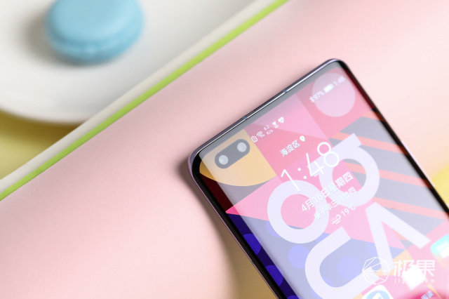 又是一代潮流设计自拍双摄圆润曲屏nova7系列售价2399元起