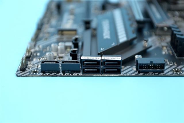 目前做工最好的b460主板!微星mag b460 tomahawk评测