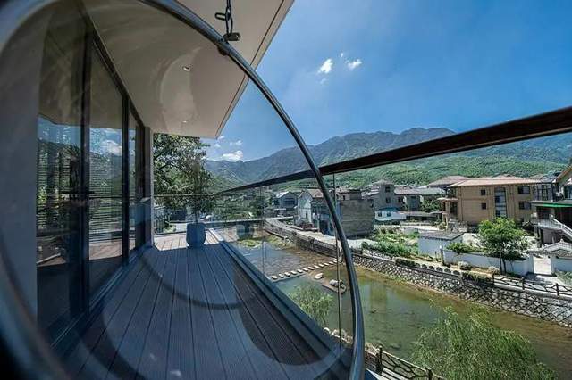 安吉网红村里的新晋全景落地玻璃民宿楼顶山景泳池丨丰生玉川