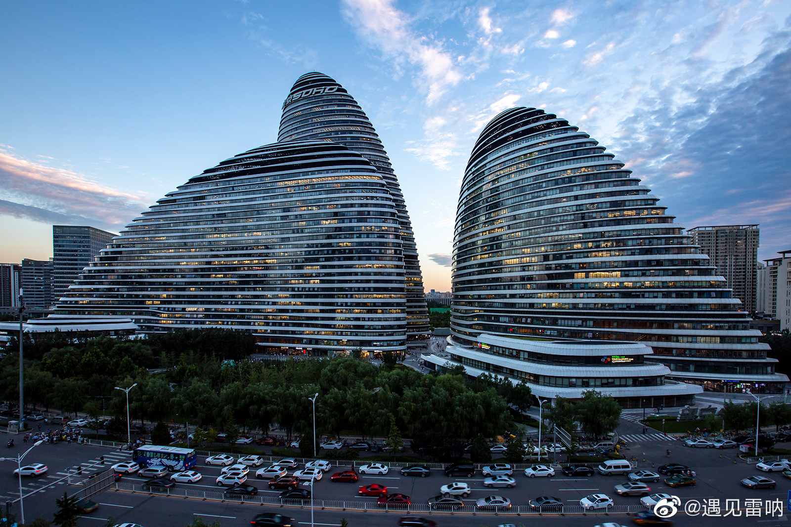 北京极具现代建筑时尚感的银河soho望京soho