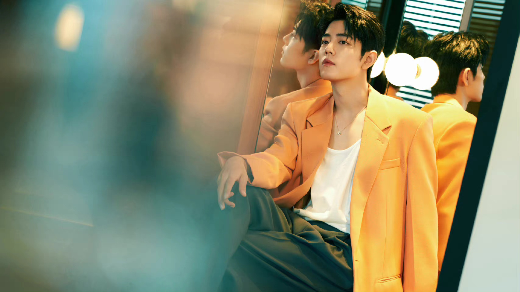 肖战橘色光影氛围感大片,风流倜傥的矜贵公子 他好会,啊啊啊……_高清