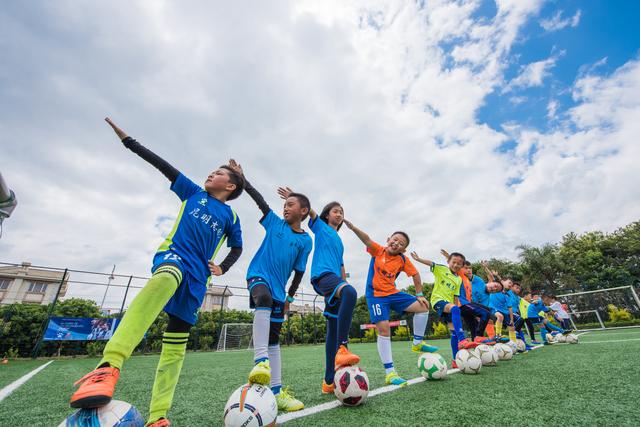 昆明少儿足球训练日志:这些理由足够让你送孩子去绿茵场了