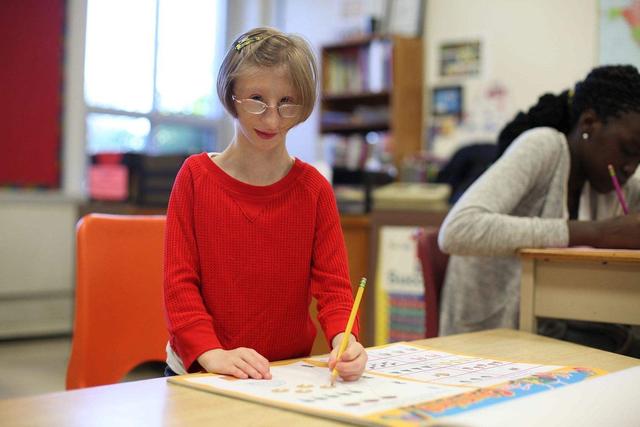 是不是这里的村民有遗传性的侏儒症呢?