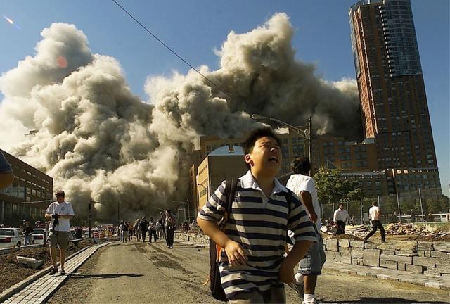 美国911事件飞机撞击世贸大厦瞬间绝望的人们选择跳楼