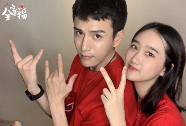 经超带娃滑雪，满眼都是女儿，19岁继女拉着妹妹耐心指导好有爱