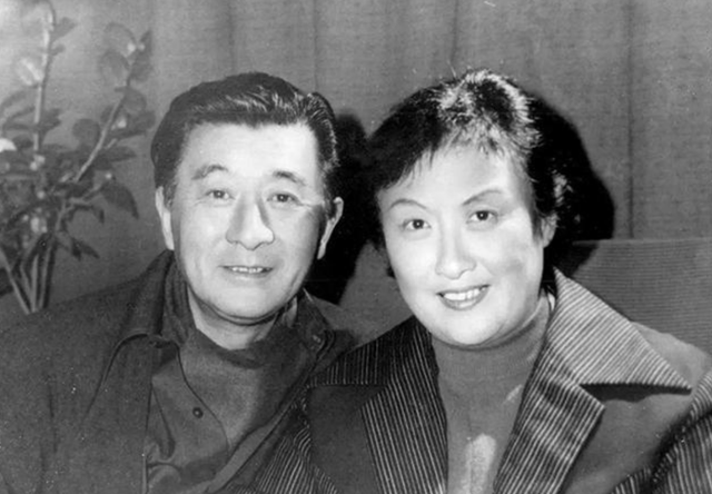 赵丹因病去世,黄宗英悲痛不已,用她的话说,"一生最难的角色是赵丹妻子