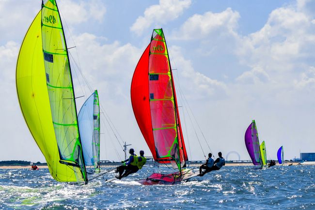 长帆济沧海系列报道②|乘风破浪 高歌猛进|帆船|水上运动|赛事_新浪
