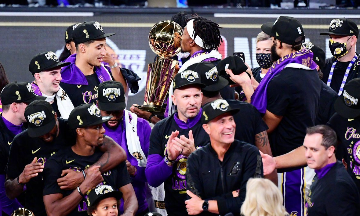 被湖人抛弃后再度投奔，悠然自得！感谢詹姆斯，也期待你兑现诺言休闲区蓝鸢梦想 - Www.slyday.coM