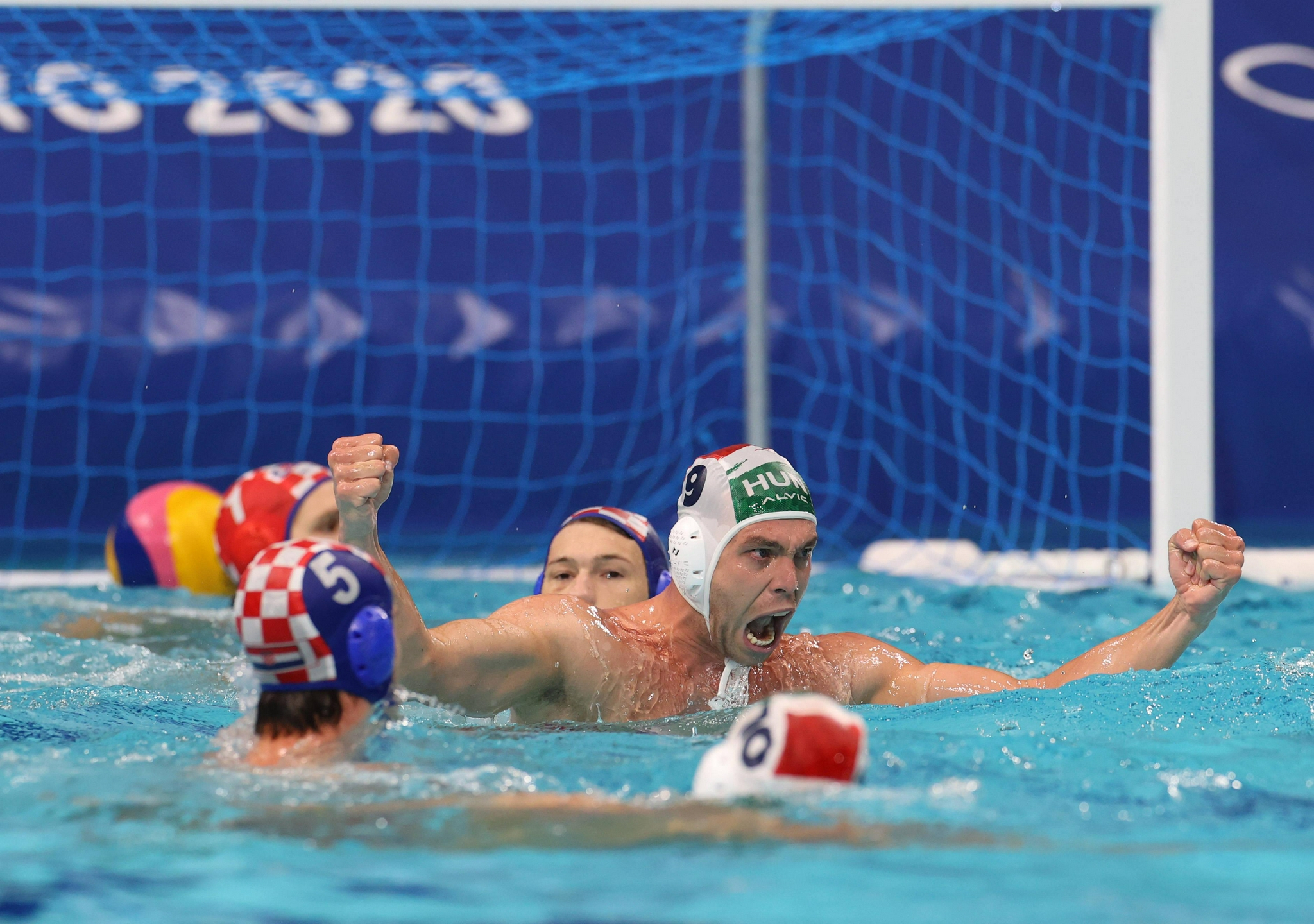 8月4日,匈牙利队球员埃尔代伊庆祝进球.