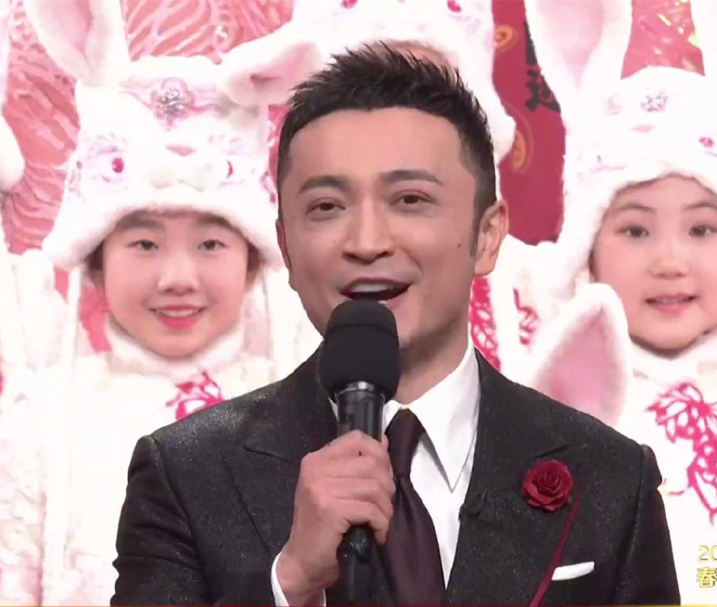 春晚女主持状态:龙洋站稳C位,马凡舒破音,新人王嘉宁表现不俗|春晚|马凡舒|王嘉宁_新浪新闻