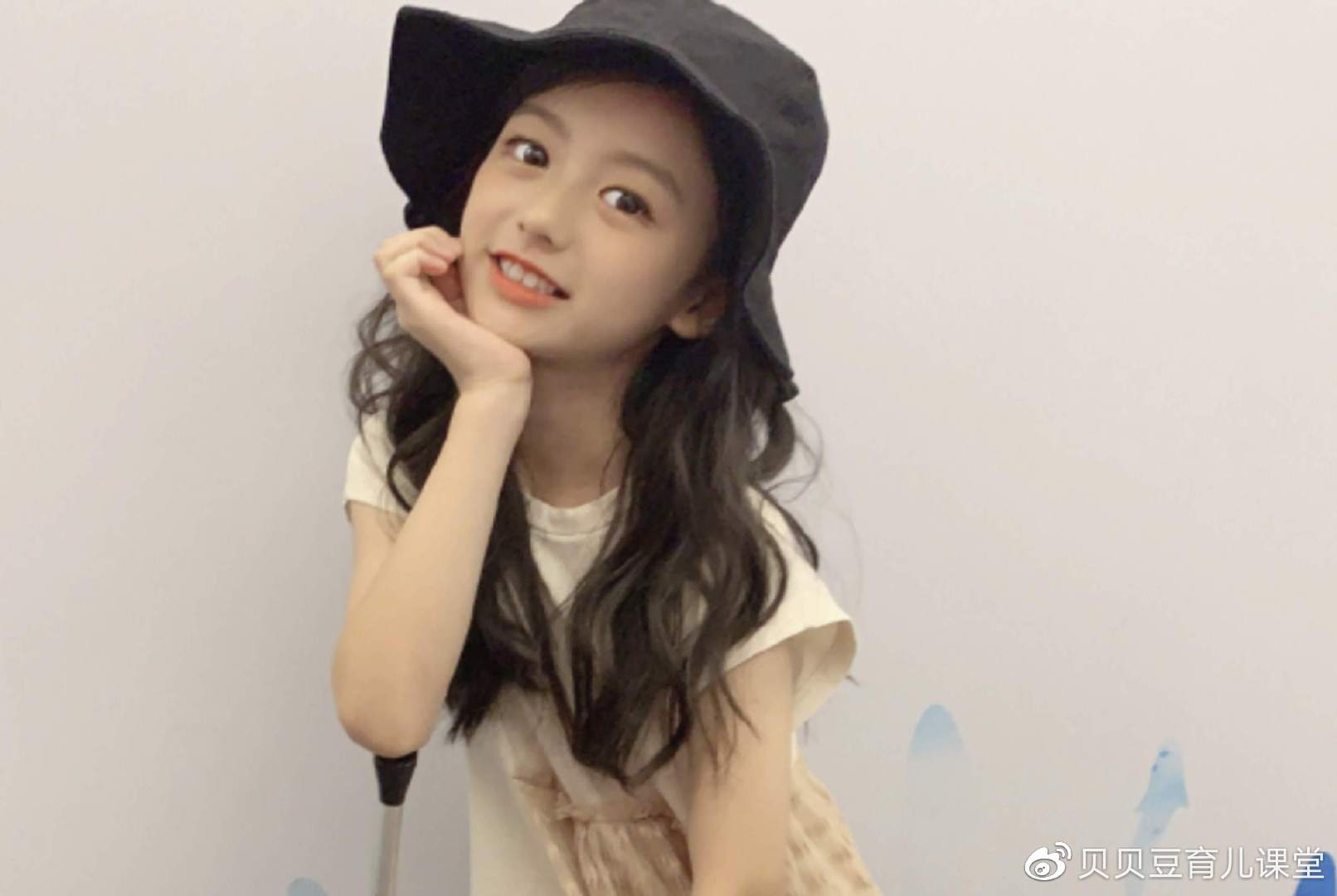 童模,童星的兴起,揭露了当今父母的"啃小"现象,比啃老还势力