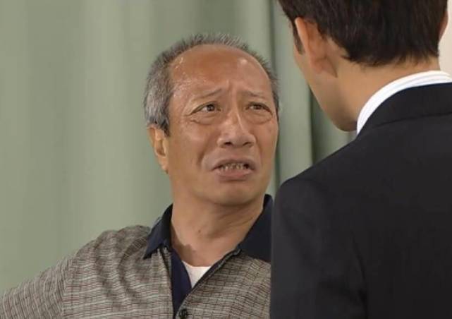 中风的老戏骨余子明发脾气不去老年医院儿子孝顺带其出海哄其开心