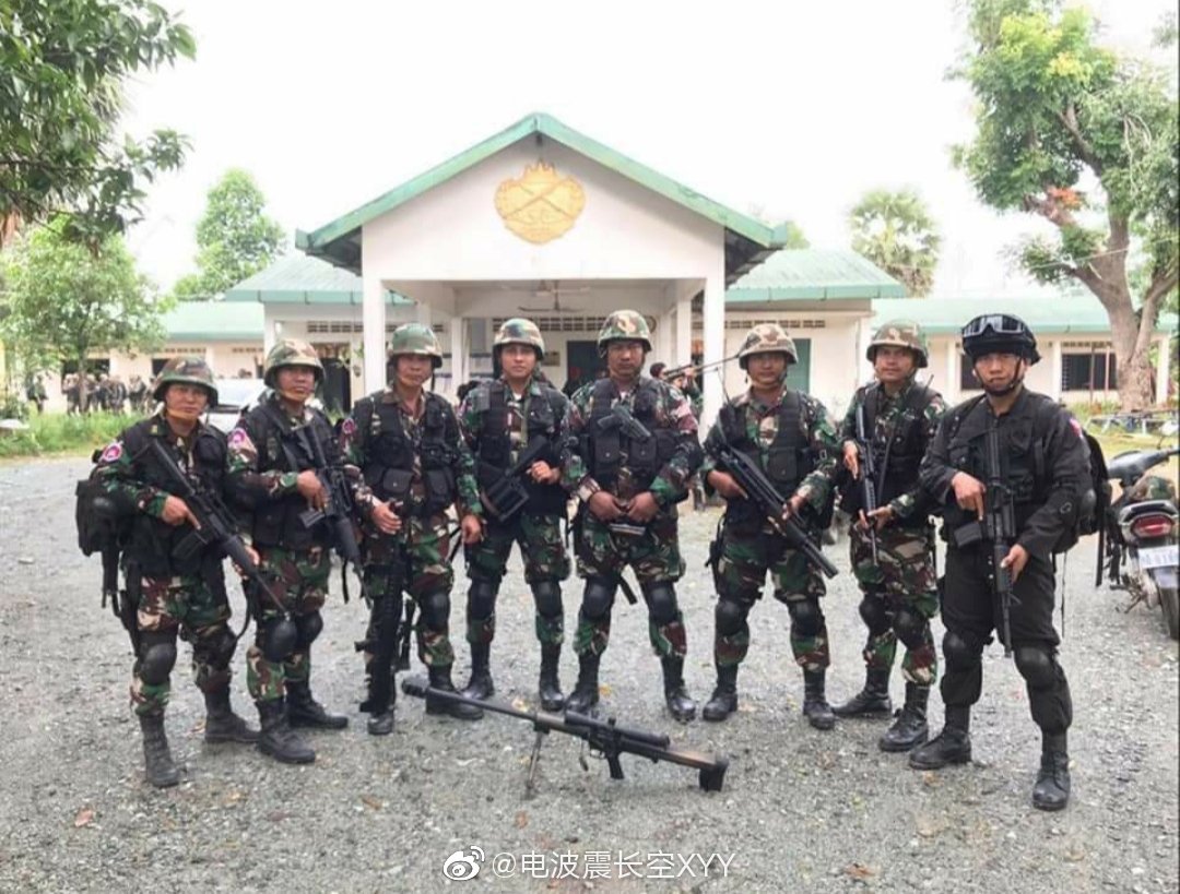 全套中国装备的柬埔寨特种部队…………_高清图集_新浪网