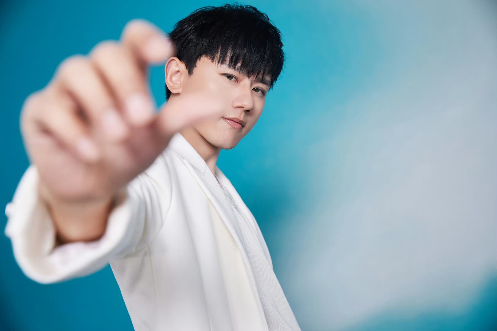 张杰《身骑白马》舞台，预告来啦！__财经头条