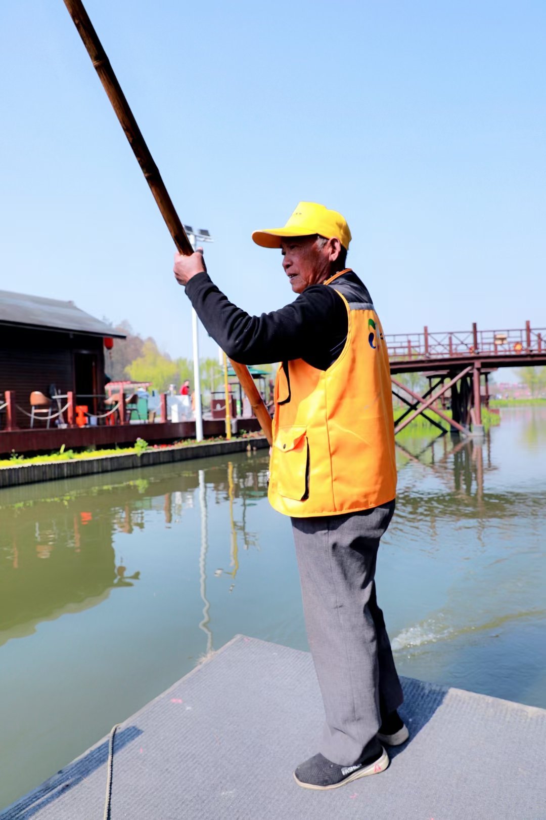 里下河湿地撑船人生活就像一架钢琴白键是快乐黑键是悲伤