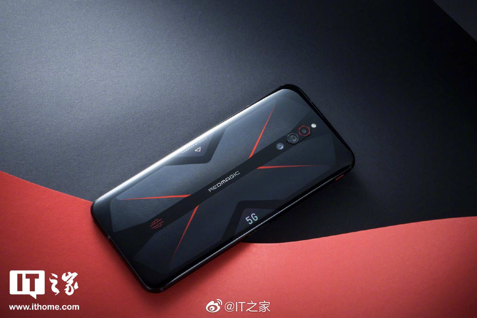 红魔5g游戏手机骇客黑开箱图赏