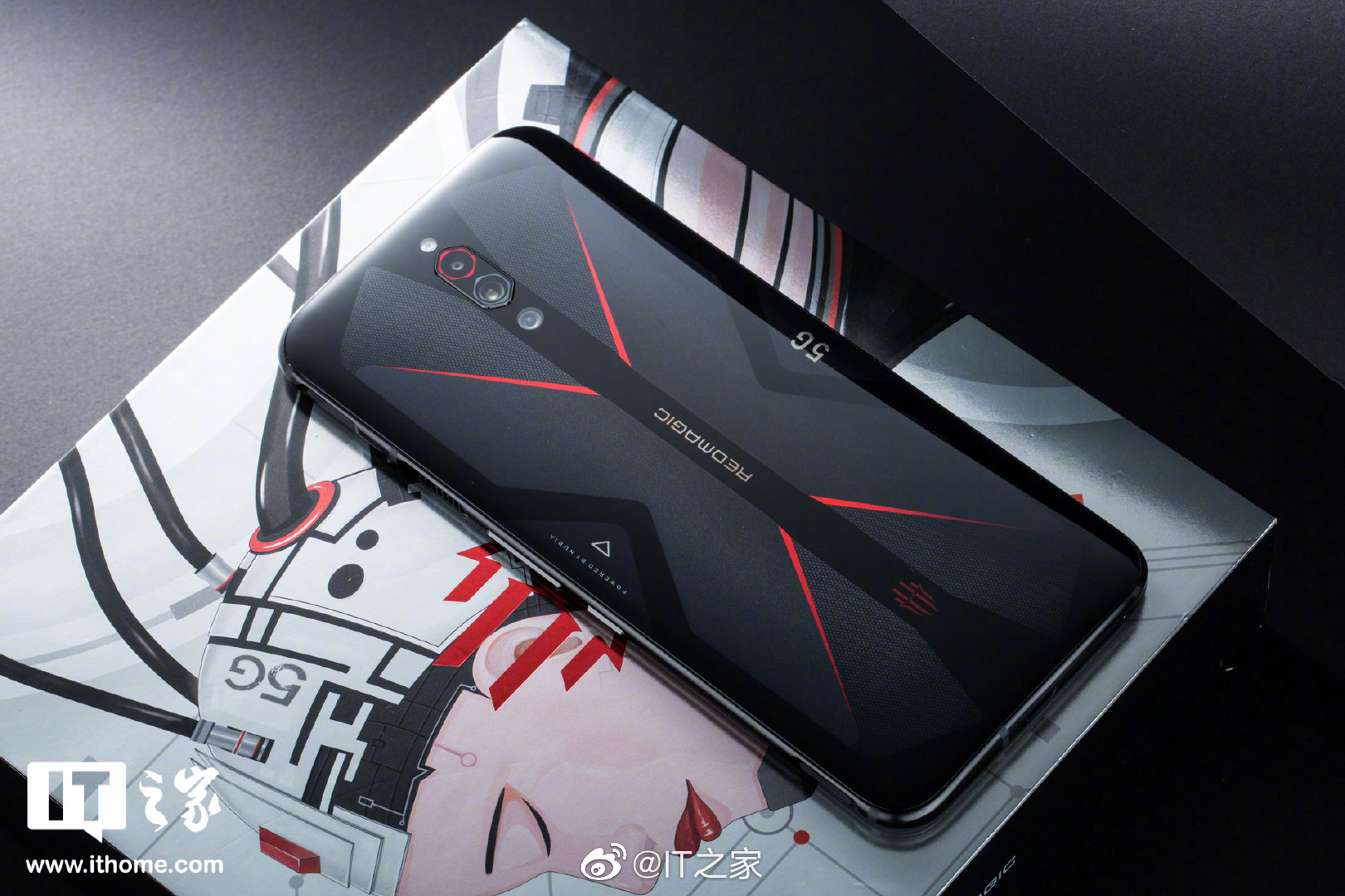 红魔5g游戏手机骇客黑开箱图赏