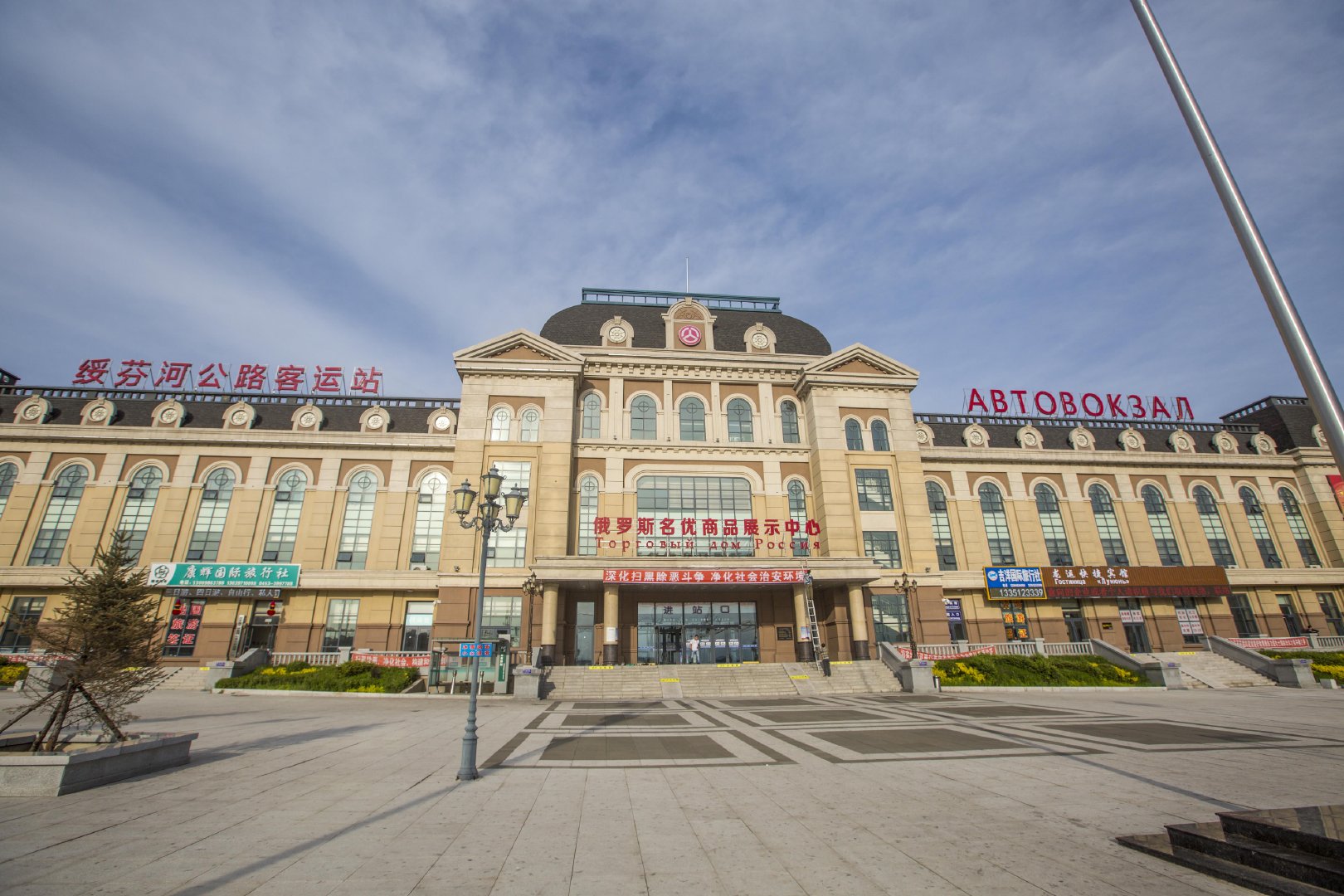 绥芬河因此也被称为"火车拉来的城市",留下了太多的中东铁路历史和