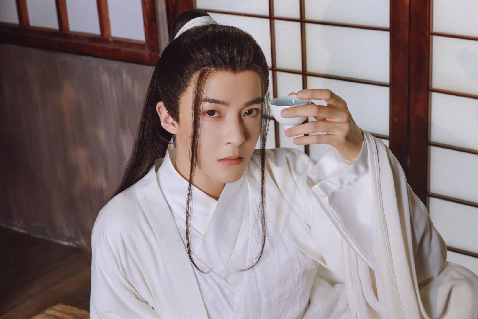 赢得今日份树洞国风美少年称号的是管栎小哥哥,言念君子,温其如玉