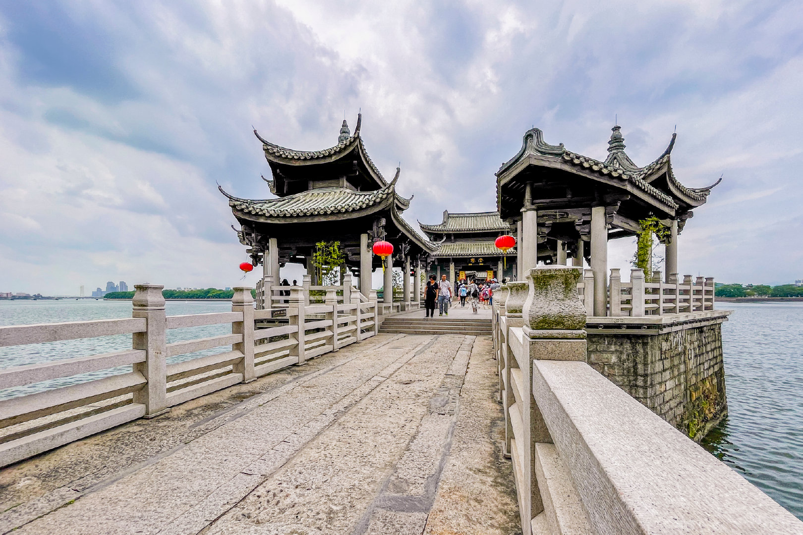 我国有四大古桥,潮州的广济桥便是其中之一,广济桥是世界上最早的启闭