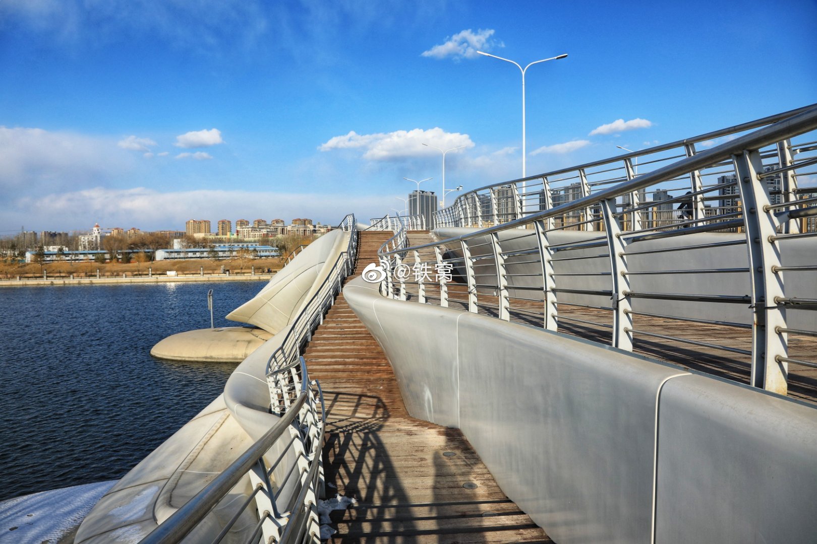 通州大运河上的千荷泻露大桥