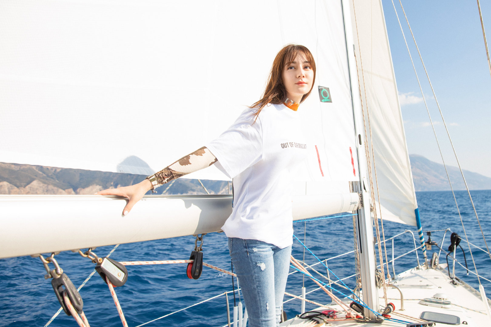 迪丽热巴 牛仔裤人字拖美jio