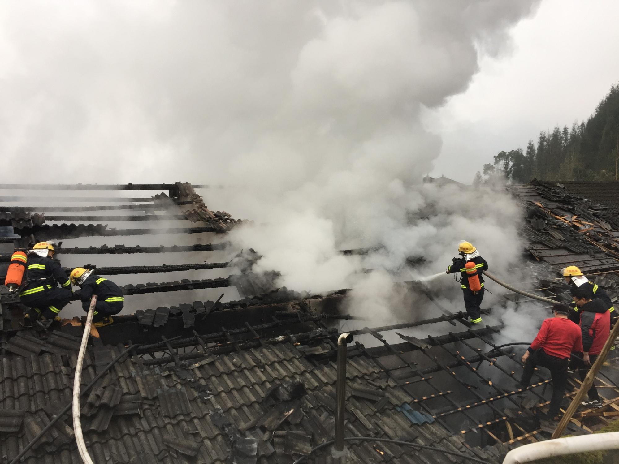 什邡市:闻警即动 救援大队成功扑灭民房火灾