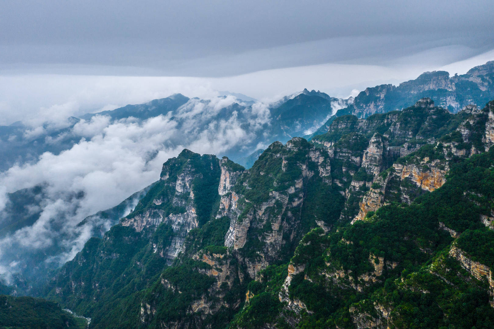 距北京仅3小时的避暑胜地,白石山云海奇观,雨后更受游客欢迎