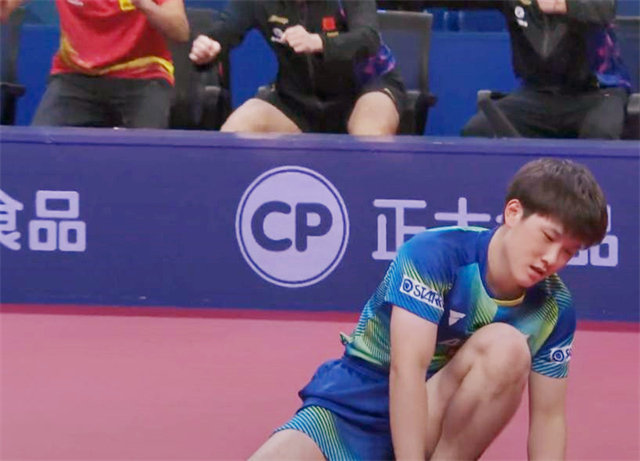 国乒被张本智和打得丢盔卸甲!王楚钦亲承很迷糊,马龙拥抱樊振东休闲区蓝鸢梦想 - Www.slyday.coM 国乒被张本智和打得丢盔卸甲!王楚钦亲承很迷糊,马龙拥抱樊振东休闲区蓝鸢梦想 - Www.slyday.coM