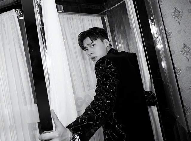 演员李易峰因多次嫖娼被依法拘留 本人对违法事实供认不讳休闲区蓝鸢梦想 - Www.slyday.coM