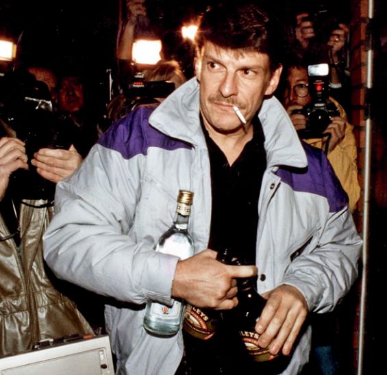 让瑞典人痛了35年的“首相遇刺案”,被奈飞拍成剧了休闲区蓝鸢梦想 - Www.slyday.coM 让瑞典人痛了35年的“首相遇刺案”,被奈飞拍成剧了休闲区蓝鸢梦想 - Www.slyday.coM