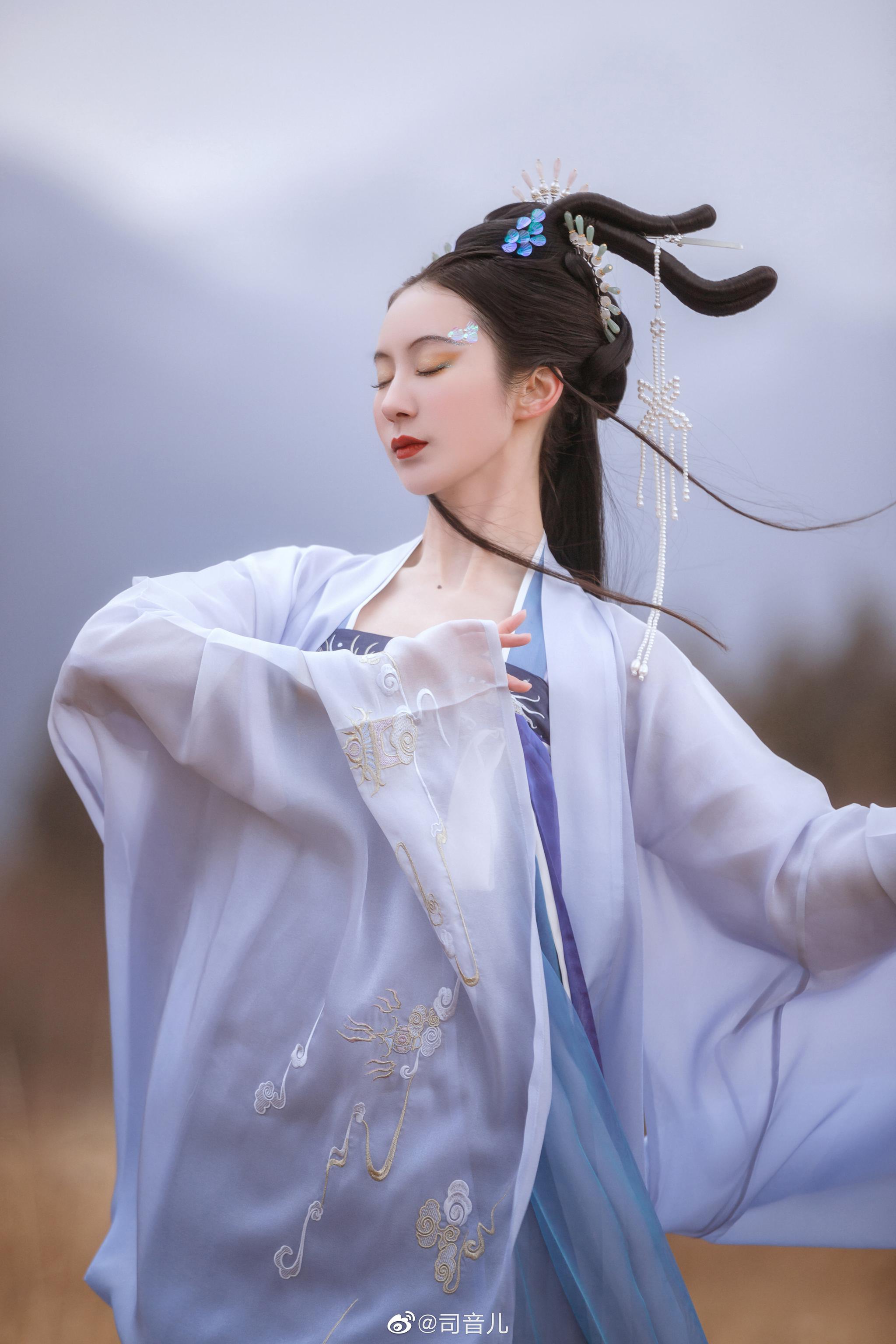 61卷94 里揪@钟灵记汉服 【龙女】一套